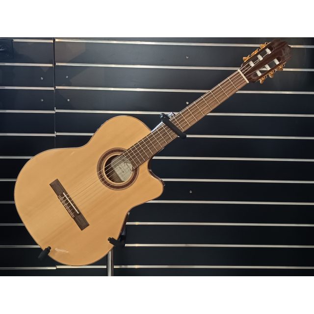 GUITARE CLASSIQUE KREMONA