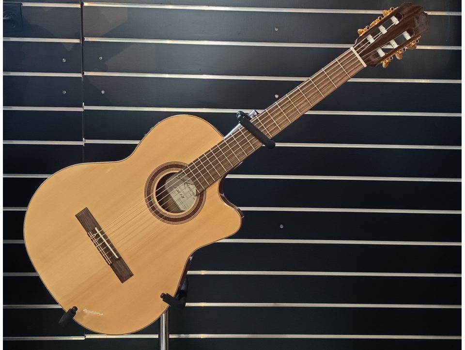 GUITARE CLASSIQUE KREMONA